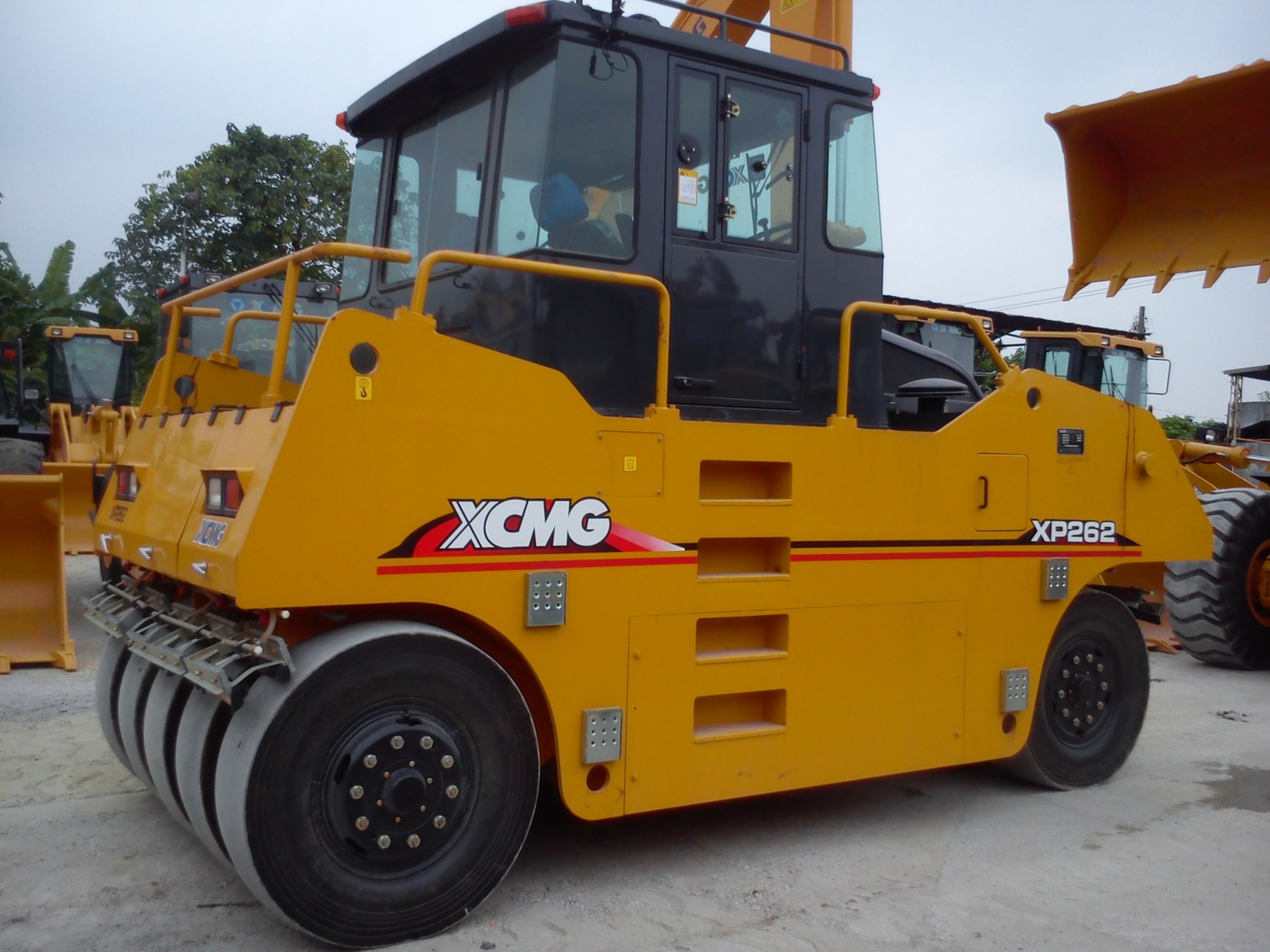 Phụ tùng xe lu bánh lốp XP262, XP263